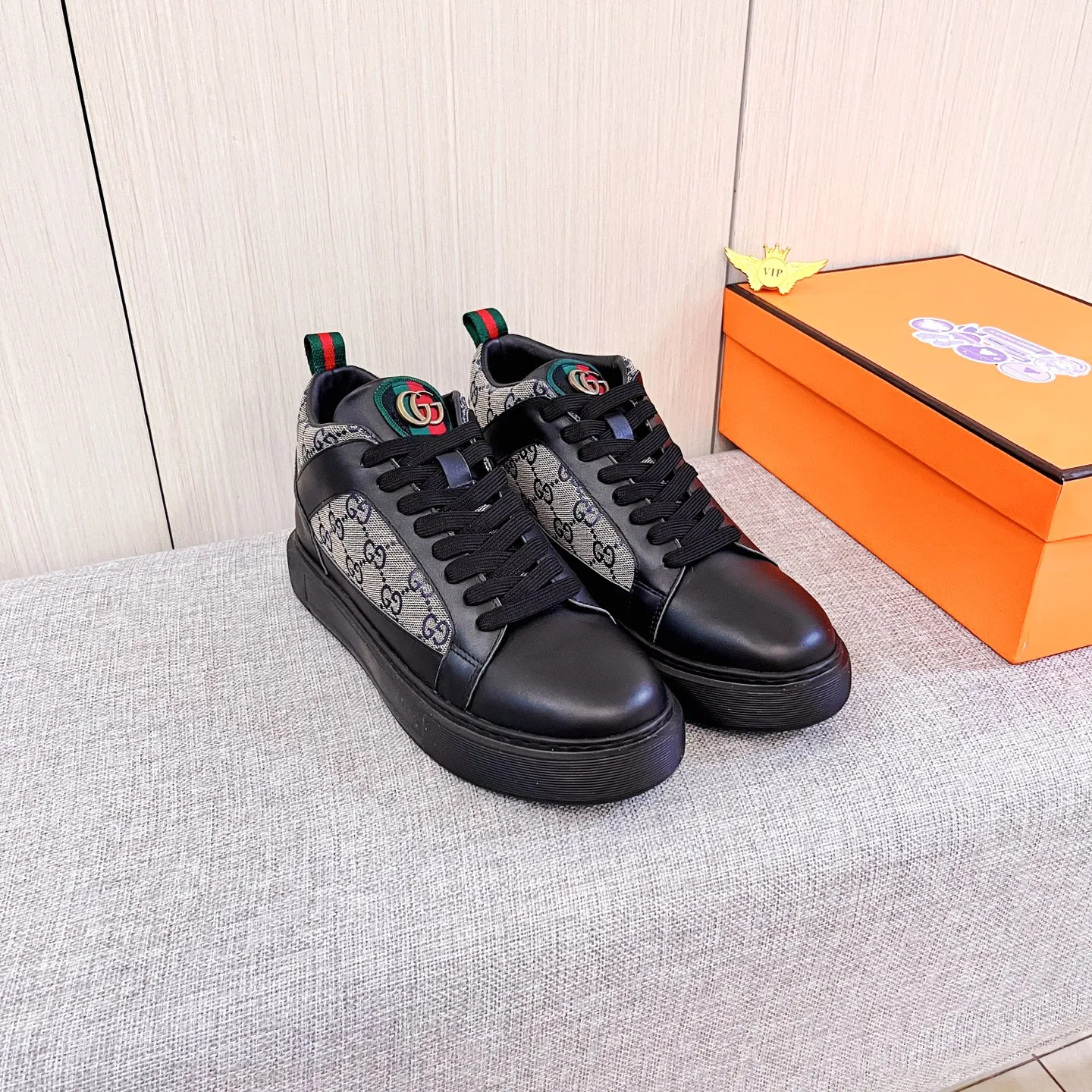 🚘🚘Factory batch 460💰[LV]🔥Louis Vuitton, a high-end men's shoe brand, official website 1:1 latest masterpiece: the upper is made of first-layer cowhide imported from Italy with a comfortable and breathable lining➕original non-slip and wear-resistant outsole🔥, making walking more convenient and comfortable! An exclusive new model, a stunning work, a beautiful 1:1 replica [color] compared to the official quality! Create a fashionable personality to set off your uniqueness! A must-have for trendy men! Classic 🔥Size: 38-44 Color: 🔥 2⃣️colors available🔥.